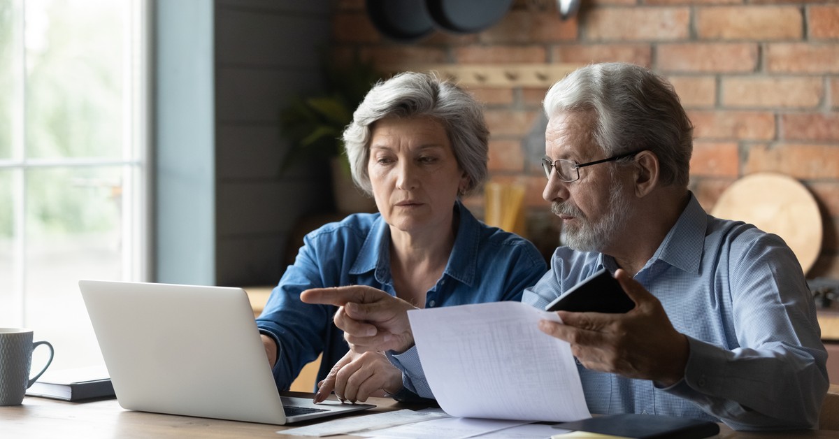 Krótki staż pracy przed emeryturą. Czy 10 lat pracy w wieku 60 lat wystarczy na świadczenie? Ile wyniesie emerytura?