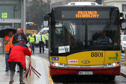 Kulisy awarii autobusu. Władze Warszawy: czysty przypadek