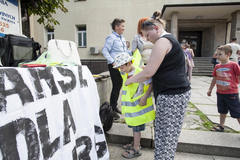 Marsz w obronie oddziału chirurgii dziecięcej w Gliwicach