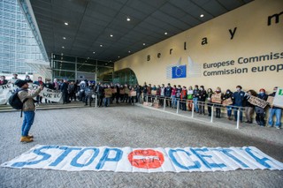 Belgia: Protest przed KE przeciw CETA. Doszło do przepychanek z policją