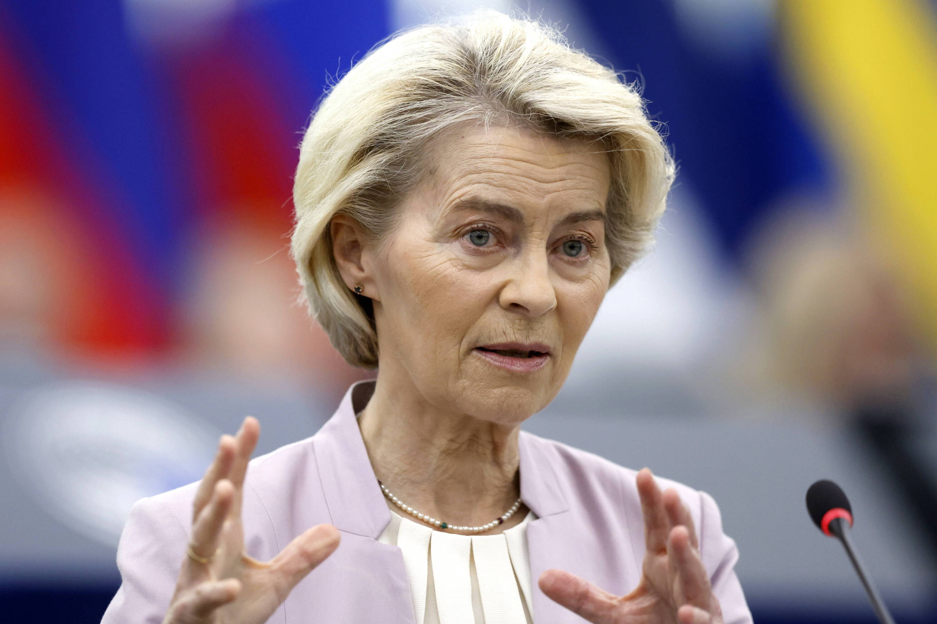 Trump announces 30% tariffs on EU imports. Von der Leyen warns