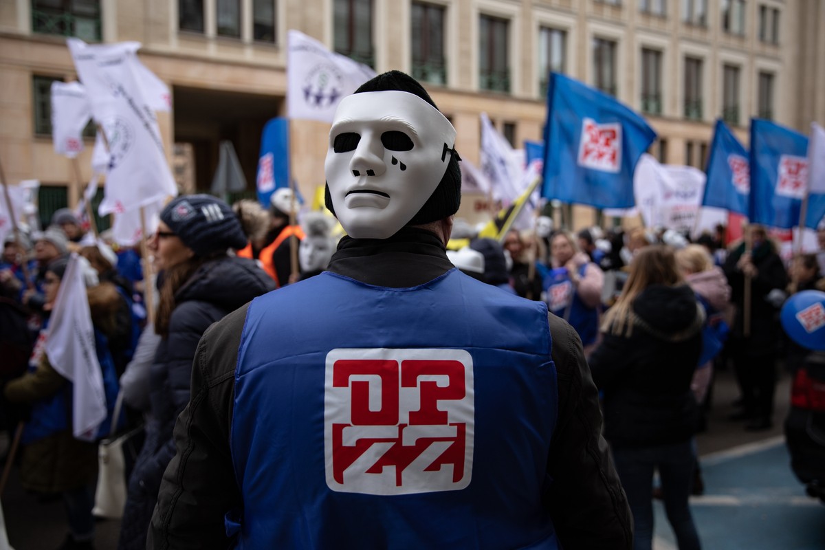 Płace w budżetówce w 2025 roku wzrosną o 5 proc.
