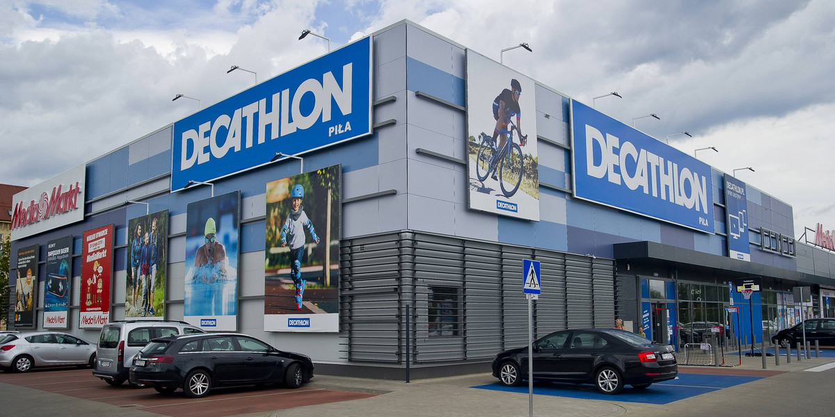 Stoiska Decathlon z dostępnymi kilkudziesięcioma produktami mają pojawić się w wybranych hipermarketach Auchan w całej Polsce.