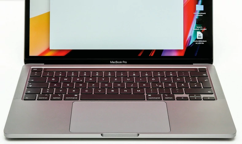 Wciąż dobrze: gładzik MacBooka Pro jest bardzo duży i pracuje zawsze z doskonałą precyzją – idealnie nadaje się do sterowania gestami w macOS