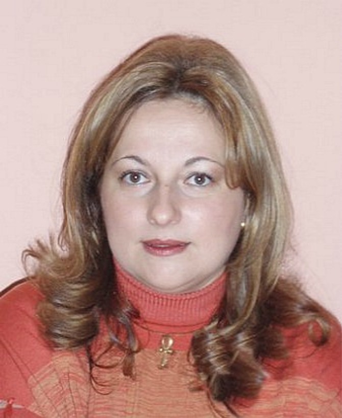 Danijela Randjelovic, oftalmolog: Prvo što ćete primetiti kada bude vreme za prve naočare jeste da sve više udaljavate tekst da biste mogli da pročitate slova, kao da imate kratke ruke
