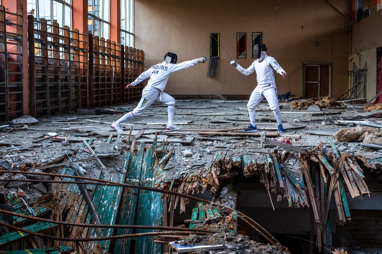 Fotografia zniszczonej infrastruktury sportowej. Fot. Mykola Synelnyko