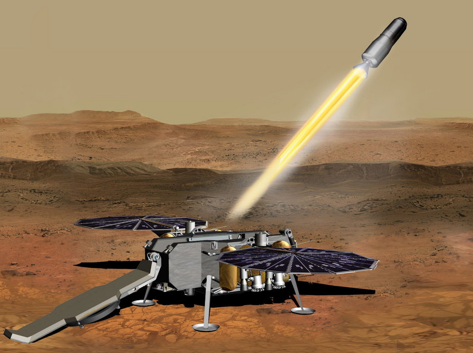 Ilustracja przedstawia koncepcję tego, w jaki sposób misja NASA Mars Sample Return miałaby wystrzelić próbki Perseverance z powierzchni Marsa.