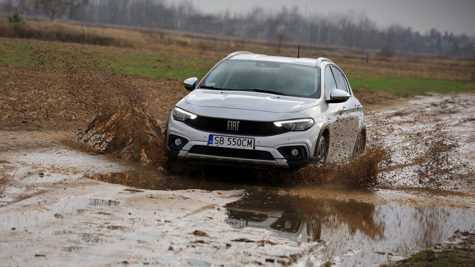 Fiat Tipo Cross 2021 II generacja po FL