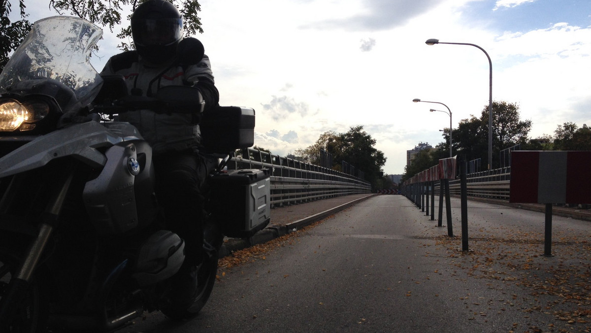 Od najbliższej soboty (12 września) ani piesi, ani rowerzyści i motocykliści nie będą już mogli korzystać z przeprawy nad torami kolejowymi przy ul. Chociebuskiej we Wrocławiu. Po ponad dwóch latach od zamknięcia wiadukt w końcu będzie zburzony. W jego miejscu powstanie nowa estakada.