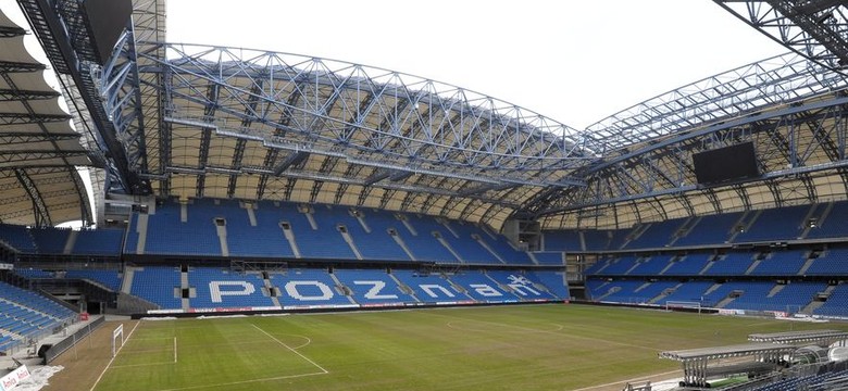 Polacy popierają Tuska. Są za zamykaniem stadionów