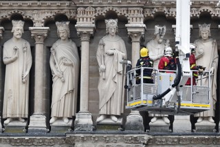 Konserwator zabytków: Odbudowa Notre Dame zajmie czas całemu pokoleniu [WYWIAD]