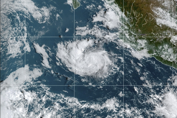 Slika broj 1369086. OPASNOST PRETI I MEKSIKU Tropska oluja Orlen prerasta u uragan