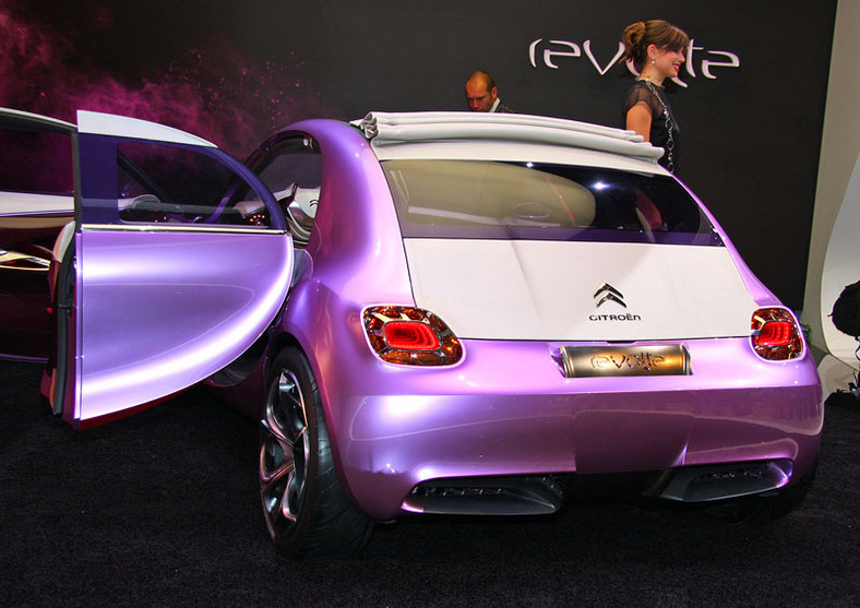 IAA Frankfurt 2009: prototyp Citroën REVOLTE - szczególnie dla pań... (fotogaleria)