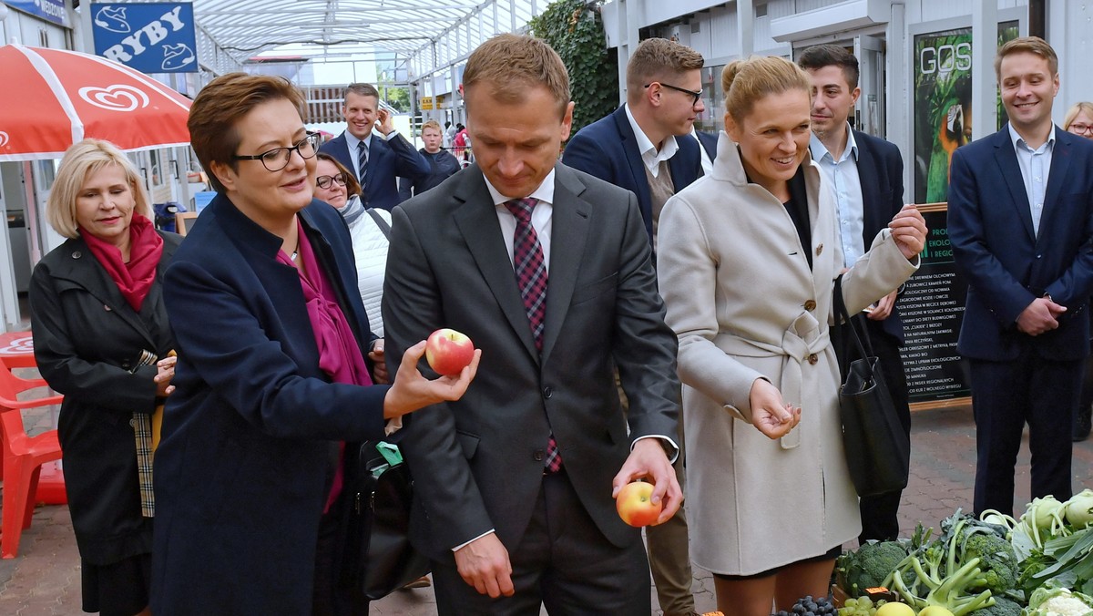 Kandydat Koalicji Obywatelskiej na prezydenta Szczecina Sławomir Nitras zadeklarował dziś, że jeżeli wygra wybory, to miasto dofinansuje zabiegi in vitro. Według przedstawicielek KO, Nitras gwarantuje rozwój stolicy Pomorza Zachodniego.