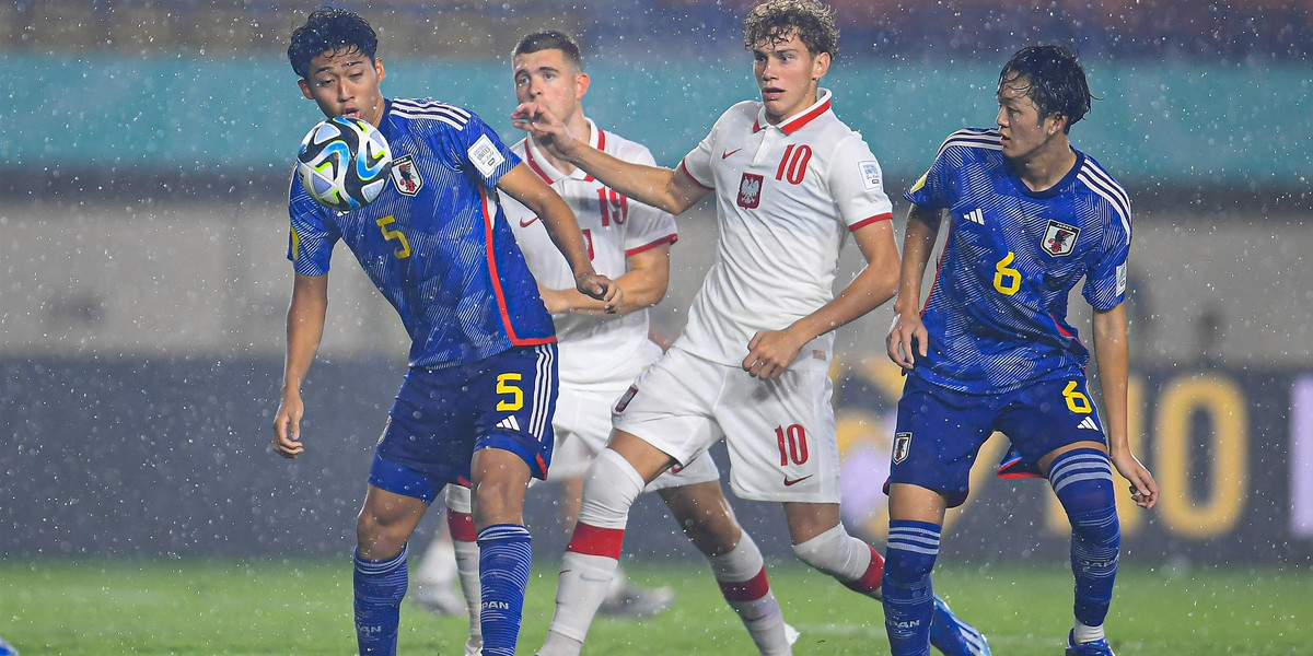 Przegrany mecz z Japonia w pewnym momencie przerwał rzęsisty deszcz. Oby m.in. Daniel Mikołajewski w starciu z Senegalem miał więcej szczęścia do pogody. 