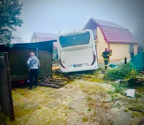Autobus v Gerlachove narazil do oplotení.