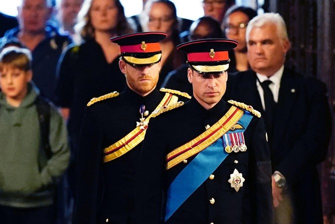 Princ Hari i princ Vilijam na sahrani
