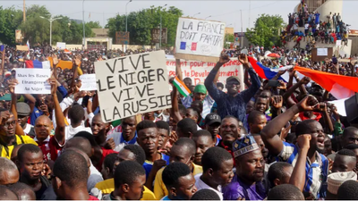 Nigeriens celebrating the military overthrow of President Mohamed Bazoum's government. [Aljazeera]
