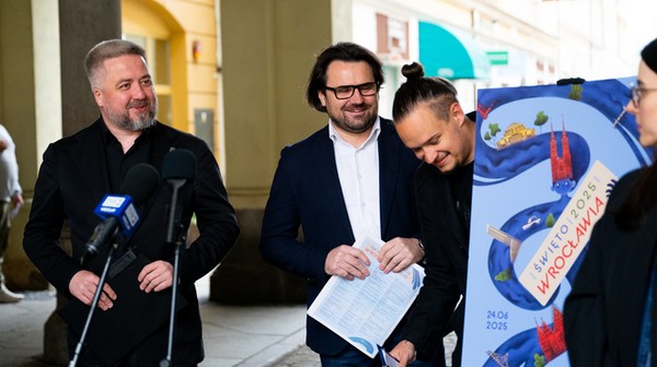 Radosław Michalski (z lewej) i Jarosław Perduta (w środku) przedstawili plan na obchody 80-lecia polskiego Wrocławia. 
