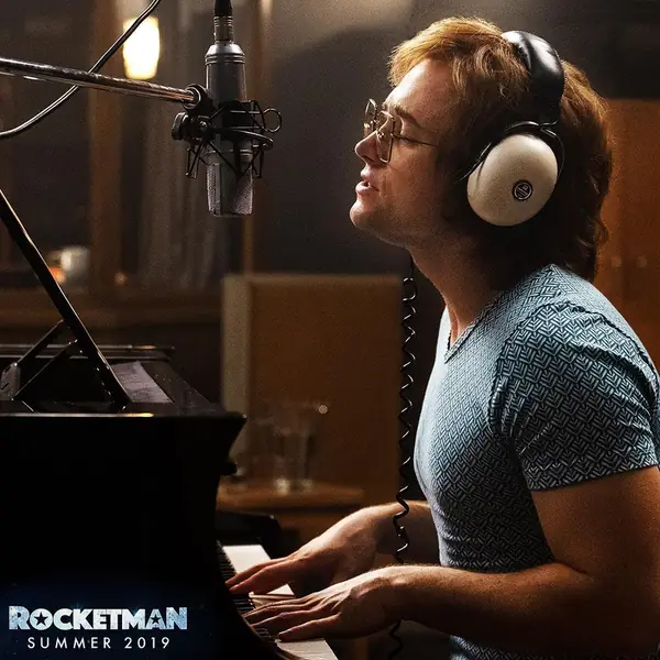 Taron Egerton sam wykonał wszystkie piosenki w filmie &quot;Rocketman&quot;