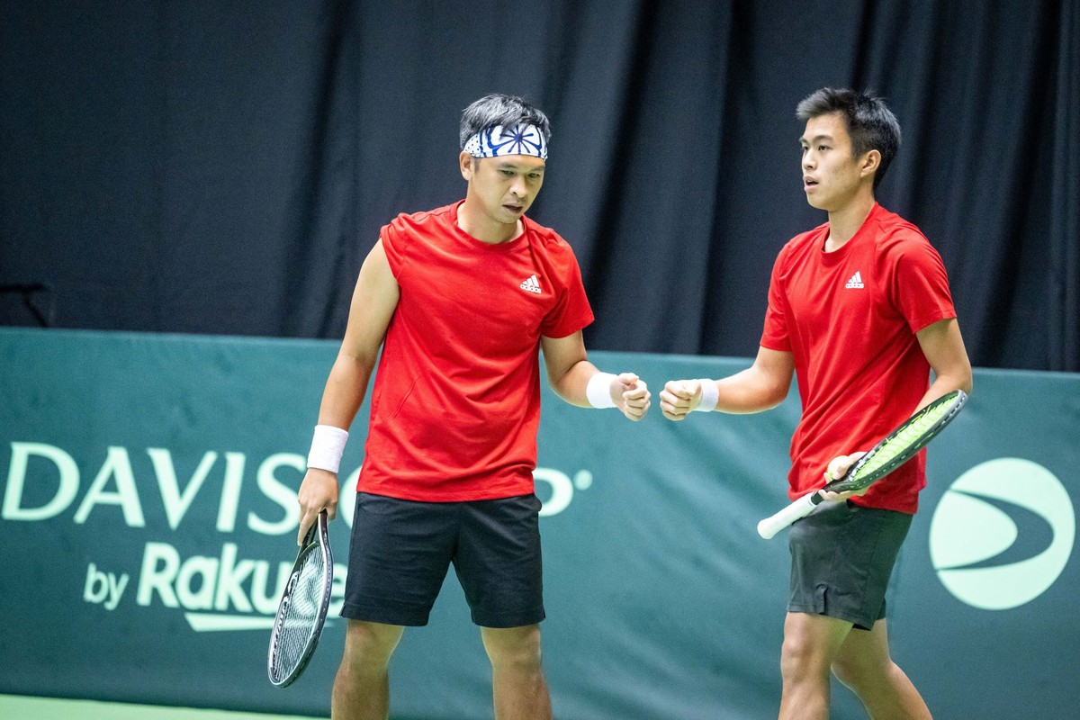 Indonezyjczycy Nathan Anthony Barki (P) i Christopher Rungkat (L) podczas meczu deblowego tenisowego Pucharu Davisa z Polakami Łukaszem Kubot i Janem Zielińskim