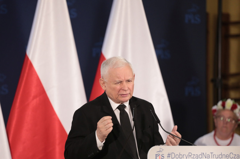 Pomocne w argumentacji miały okazać się niedawne głośne słowa prezesa Kaczyńskiego, który na spotkaniach z mieszkańcami Grudziądza czy Włocławka opisał m.in. hipotetyczną sytuację, w której do pracy przychodzi mężczyzna i mówi: „Ja nie jestem Władysław, ja jestem Zosia"