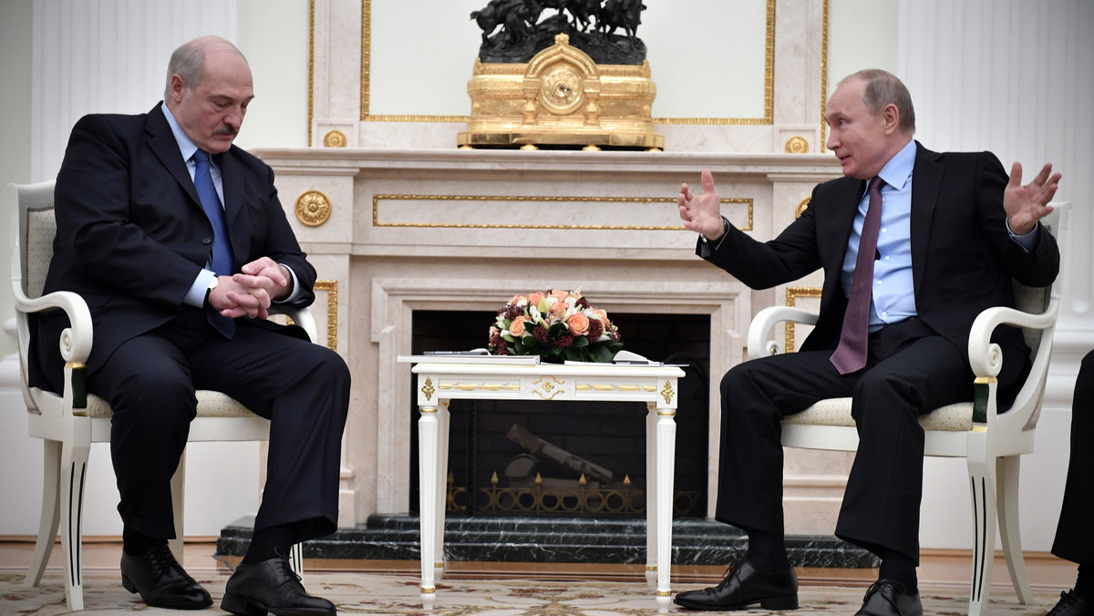 Prezydenci Rosji Władimir Putin i Białorusi Alaksandr Łukaszenka nie osiągnęli w czasie wczorajszych rozmów porozumienia w sprawie rozliczeń za ropę. Planowane jest kolejne spotkanie, ale jego data nie została jeszcze ustalona – poinformował dziś rzecznik Kremla Dmitrij Pieskow.