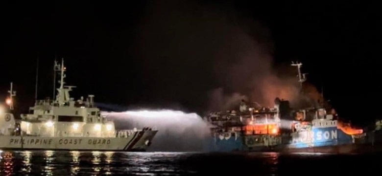 Pożar na promie pasażerskim. Wiele ofiar. "Ludzie skakali za burtę"