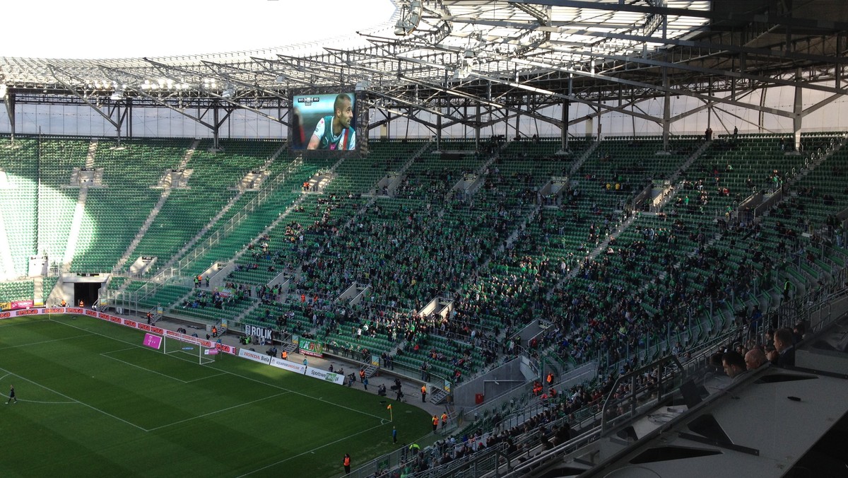 We Wrocławiu właśnie ruszyła sprzedaż karnetów na mecze piłkarskiego Śląska w nowym sezonie. Odkąd piłkarze WKS-u przenieśli się na Stadion Miejski, tak niskich cen jeszcze nie było. W ten sposób klub chce zachęcić mieszkańców do oglądania meczów Śląska z wysokości trybun.