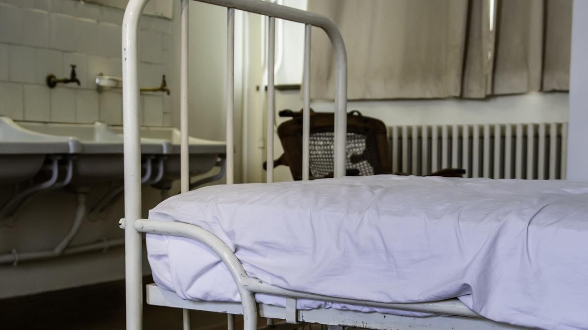 Sokkoló rejtély egy budapesti pszichiátrián: reggelre megfulladt egy  lekötözött beteg – részletek - Blikk