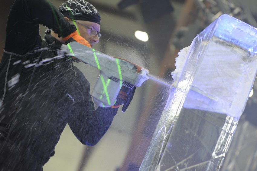 Miro Rismodo pokazao svoje majstorstvo u klesanju leda