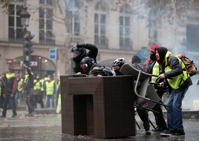 Zamieszki w centrum Paryża. Policja użyła gazu