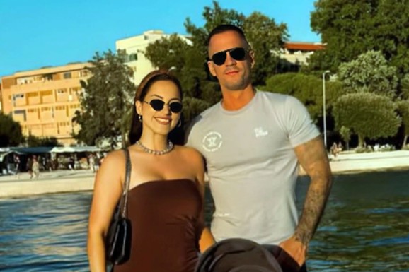 NAŠA PEVAČICA U HRVATSKOJ SLAVI USKRS SA MUŽEM I DECOM Biznismen drži sina, a ona ćerku: "Jako mi nedostaje život u Srbiji"