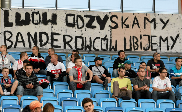Wywiesili transparent "Lwów odzyskamy, banderowców ubijemy". Sąd skazał ich na prace społeczne