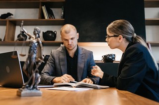 Wzięli wielkie kredyty, teraz wojują w sądzie z bankami. I wygrywają