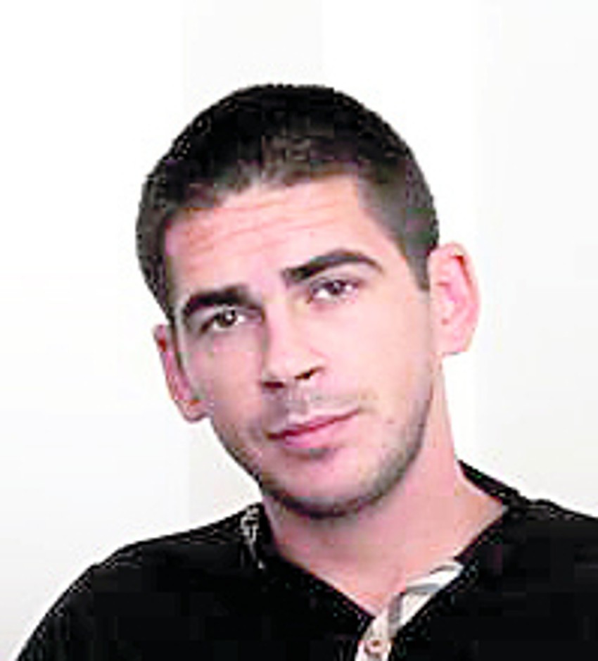 Jugoslav Cvetanović rođeni je brat Pitbula, osuđenog za ubistvo Nikole Bojovića. Cvetanović je ubijen sa 30 metaka u haustoru