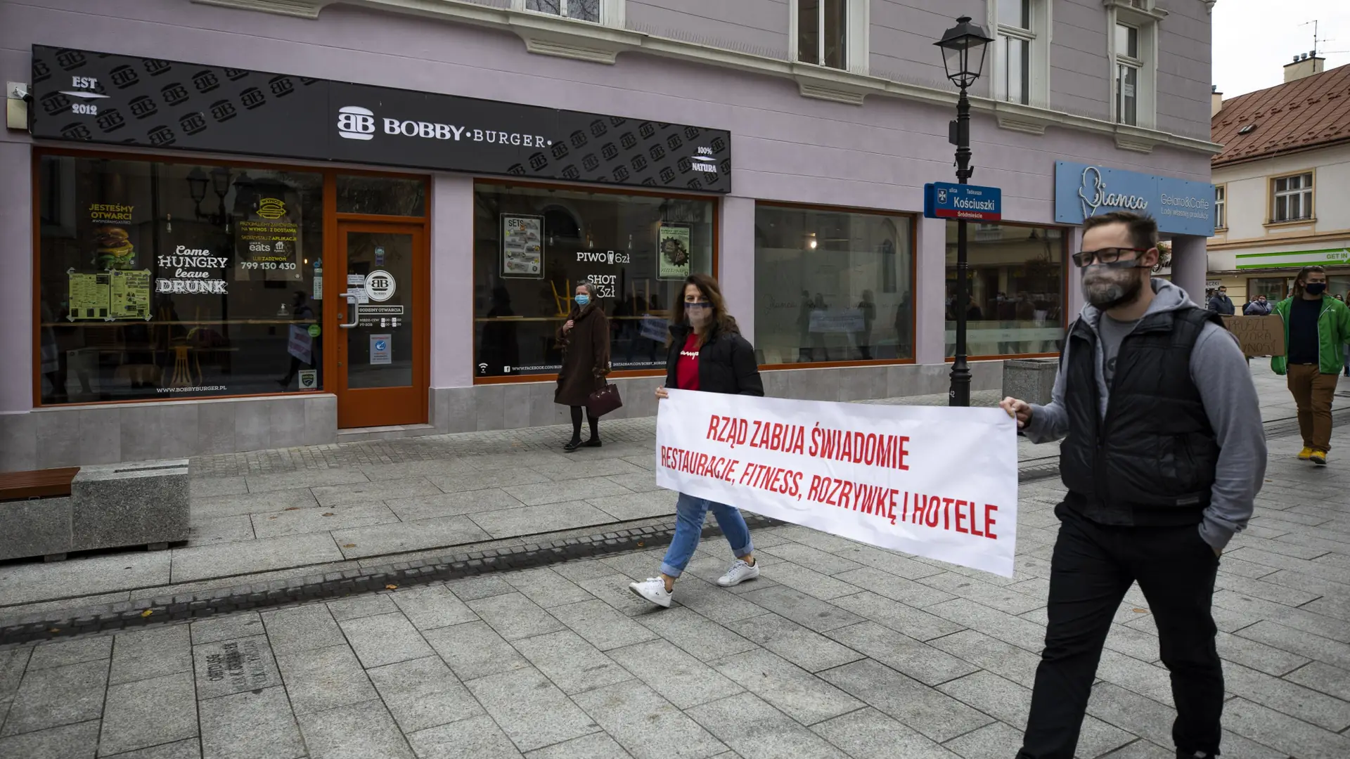 Restauracje zamknięte do odwołania, zakaz przemieszczania się. Szykuje się drugi lockdown?