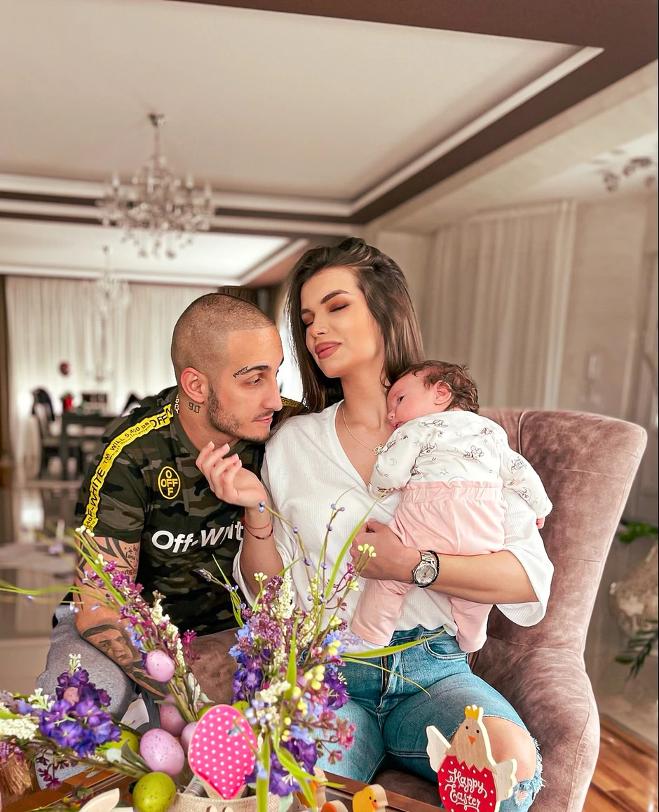 Vuk Mob sa porodicom