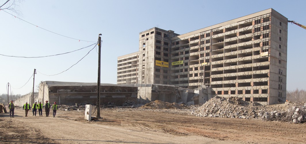 Wyburzanie kompleksu Akademickiego Centrum Medycznego w Zabrzu, zwanego powszechnie Szpitalem Religi