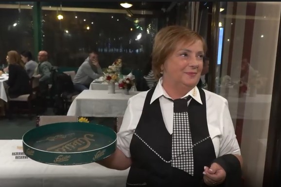 STEKLA PENZIJU, A I DALJE RADI Evo kako danas izgleda majka Kije Kockar: Nije napustila restoran, a ćerku stalno posećuje u drugom gradu (FOTO)