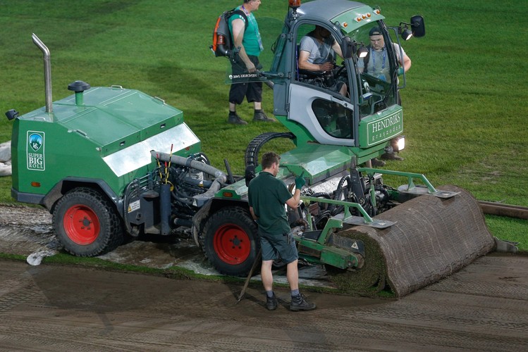 Murawa na stadionie w Lille wymieniona. W niedzielę zagrają na niej Niemcy ze Słowakami