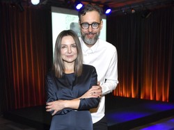 Farciara, jakich mało! Żona Szymona Majewskiego nie dość, że ani trochę się nie starzeje, to jeszcze ma coraz lepszy styl. FOTO