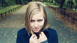 "Mam tak samo jak ty", czyli Masłowska warszawianką. Co znajdziemy w felietonach?