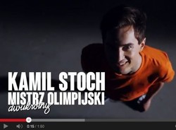 Kamil Stoch wystąpił w pierwszej reklamie. Zobacz mistrza w nowej roli. WIDEO