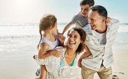 Wakacje 2025: Polacy coraz chętniej wybierają krajowy wypoczynek, rezerwacji więcej niż rok temu