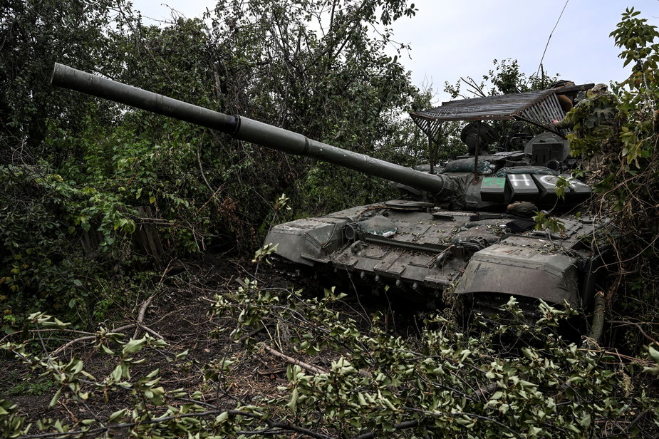 Porzucony rosyjski czołg niedaleko miejscowości Izium