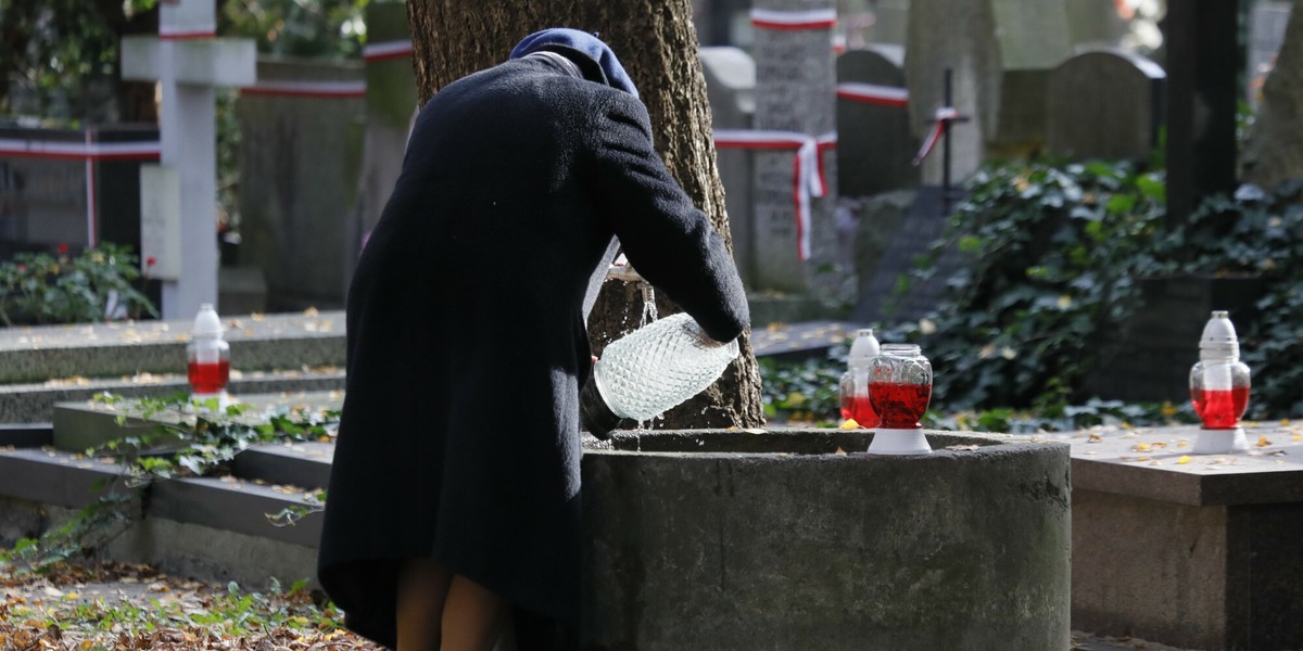 W związku z tzw. niżówką w płytszych studniach może w najbliższym czasie zabraknąć wody.