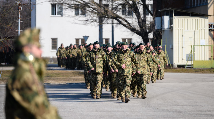 A Magyar Honvédség EUFOR-kontingensének váltása Székesfehérváron (képünk illusztráció) /Fotó: MTI/Vasvári Tamás