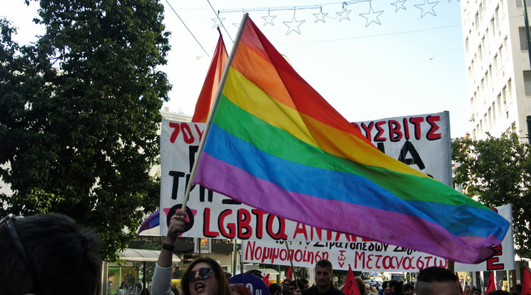 A görögországi LMBTQ-szervezetek történelmi jelentőségűnek nevezték a szavazást / Illusztráció: Northfoto