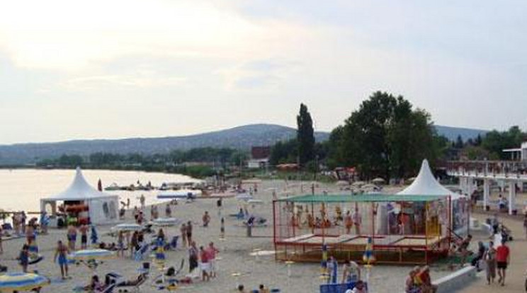 Lehet még ingyen fürdeni a Velencei tóban